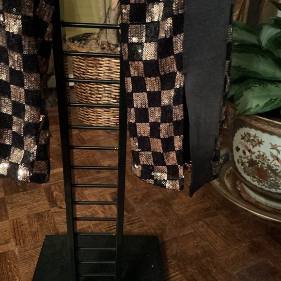 2pc black and gold sequin jogging set. - Picture 10 of 11